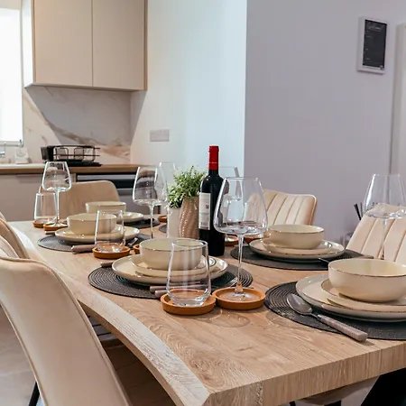 Chic 3 Bedroom Apt - Tourist Area Collection *