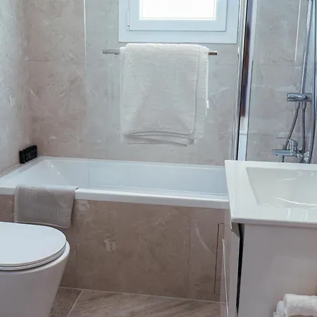 Chic 3 Bedroom Apt - Tourist Area Collection