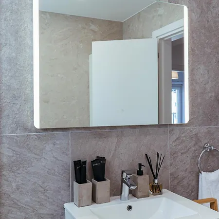 Chic 3 Bedroom Apt - Tourist Area Collection شقة