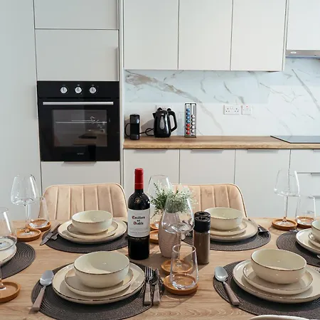 شقة Chic 3 Bedroom Apt - Tourist Area Collection *